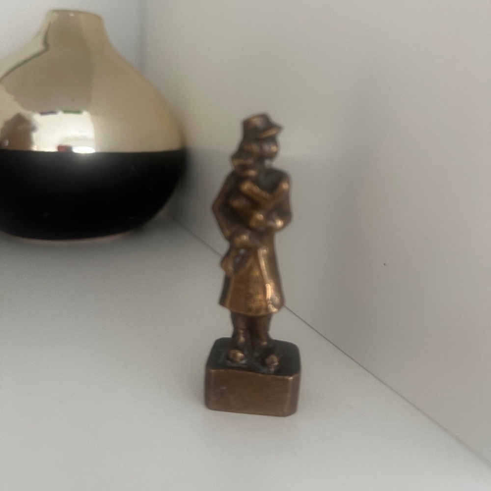 Bronze Figurine - Elegant Home Art 
Made in England 🇬🇧